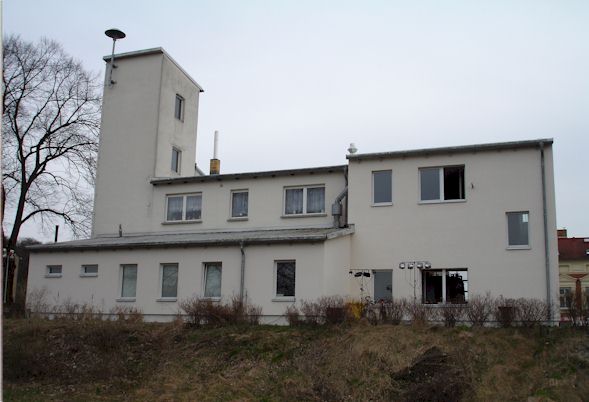 Gerätehaus der FF Bornim vom Feld aus gesehen